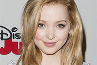 Makeup-for-porcelain-skin-and-fair-hair-side